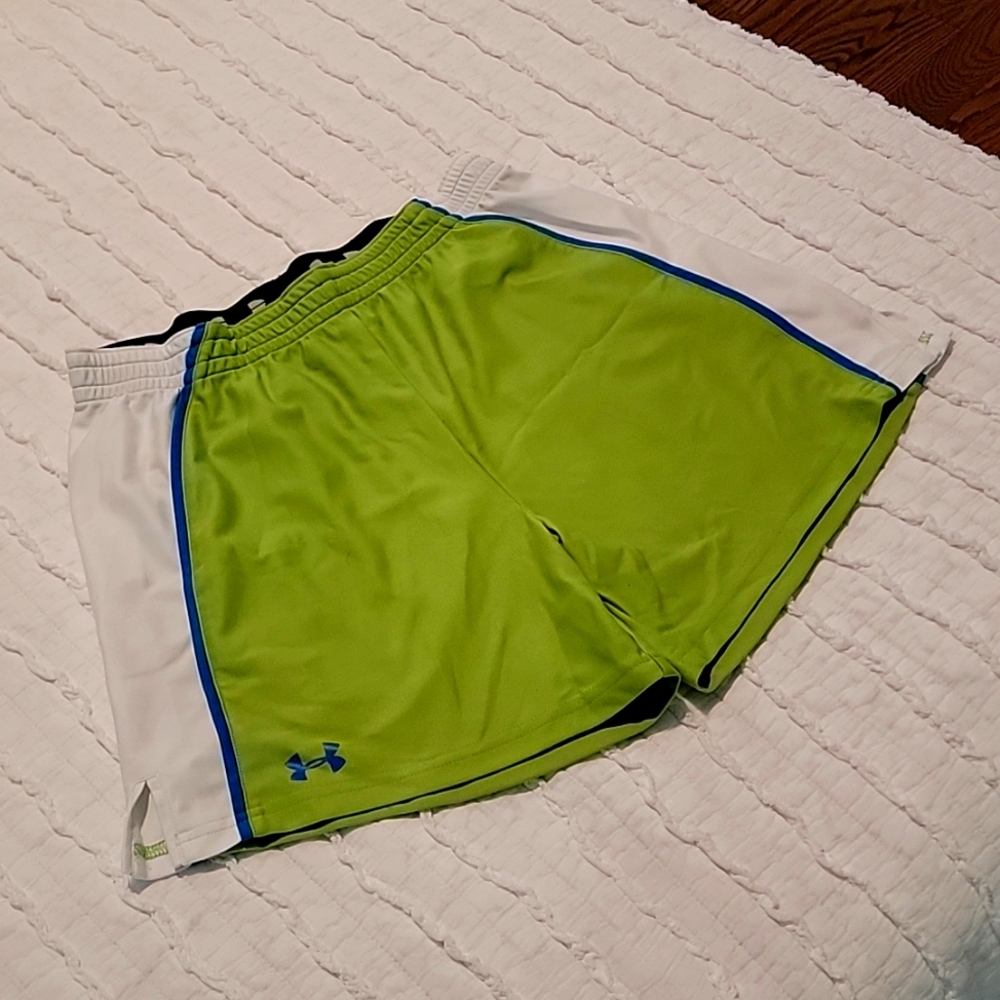 Women's UA shorts